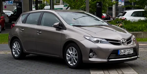 Toyota Auris – Auris II (E180, 2012–2018), před faceliftem, Německo, foto červen 2013