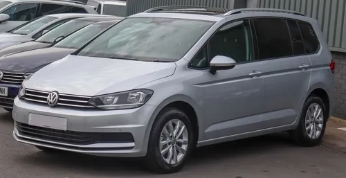 Volkswagen Touran – Touran II (5T, 2015–), UK, foto 2018